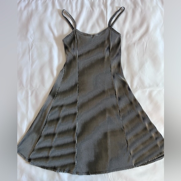 Elan Black and Gray Striped Shimmer Slip Dress Size Small - Picture 3 of 6